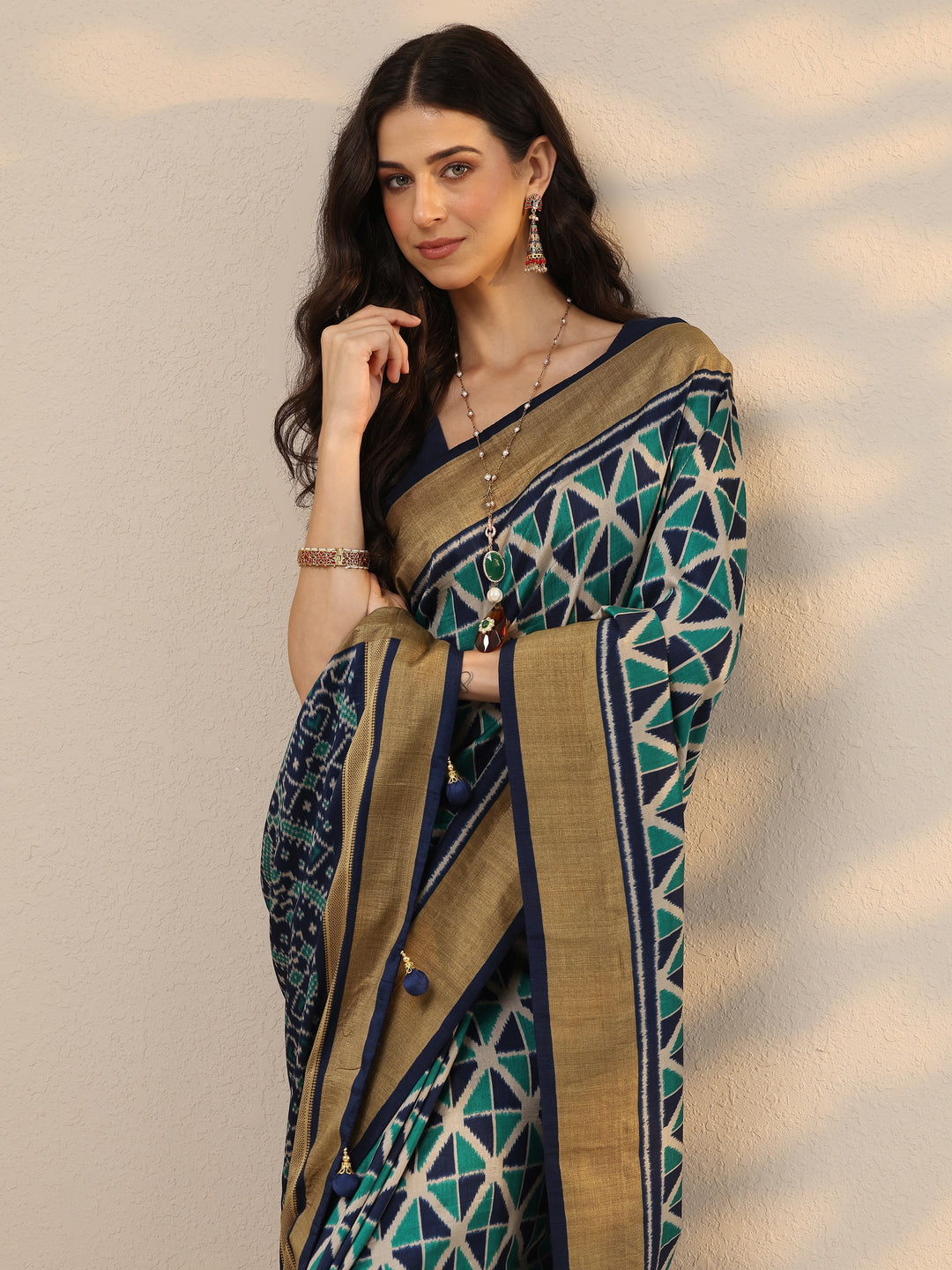 Blue Printed Silk Blend Saree With Unstitched Blouse Piece