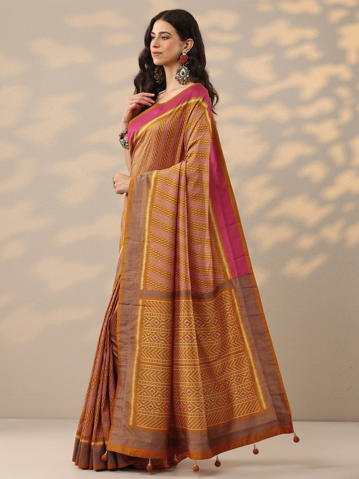 Mustard Printed Silk Blend Saree With Unstitched Blouse Piece
