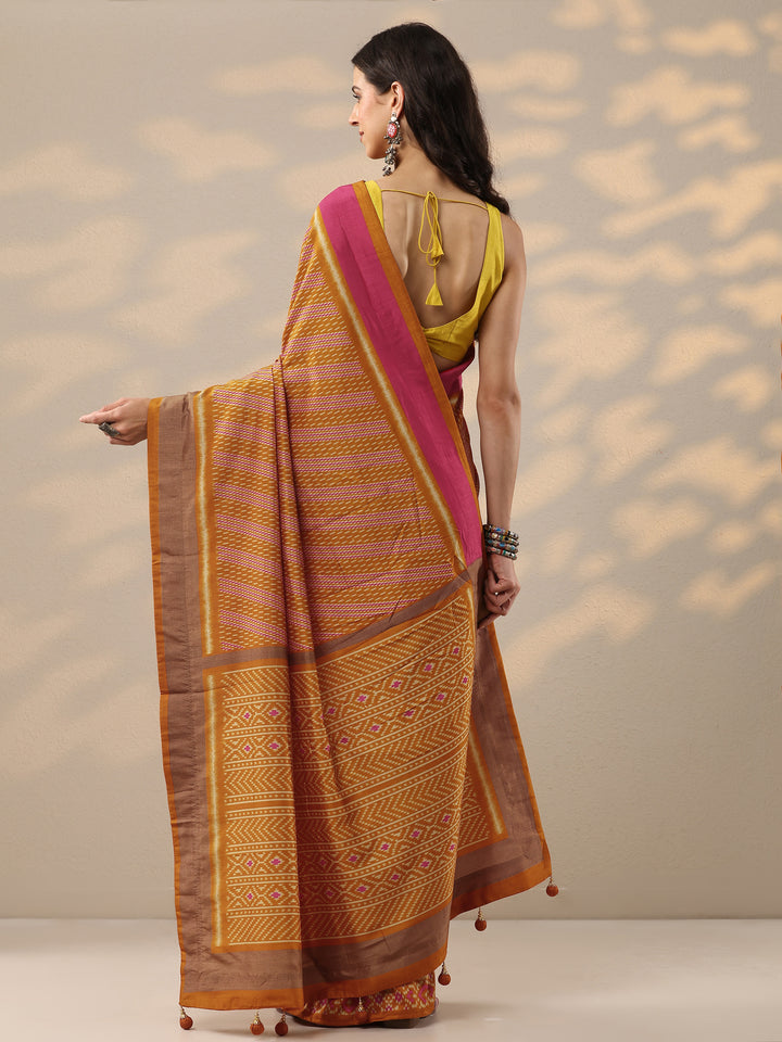 Mustard Printed Silk Blend Saree With Unstitched Blouse Piece