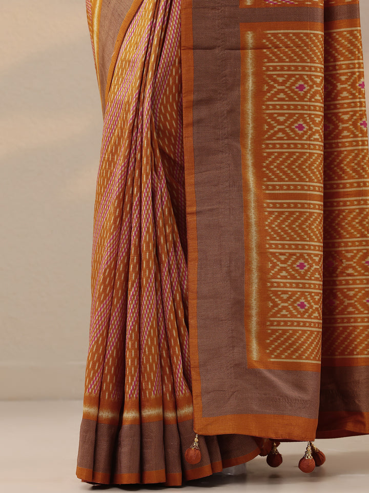 Mustard Printed Silk Blend Saree With Unstitched Blouse Piece
