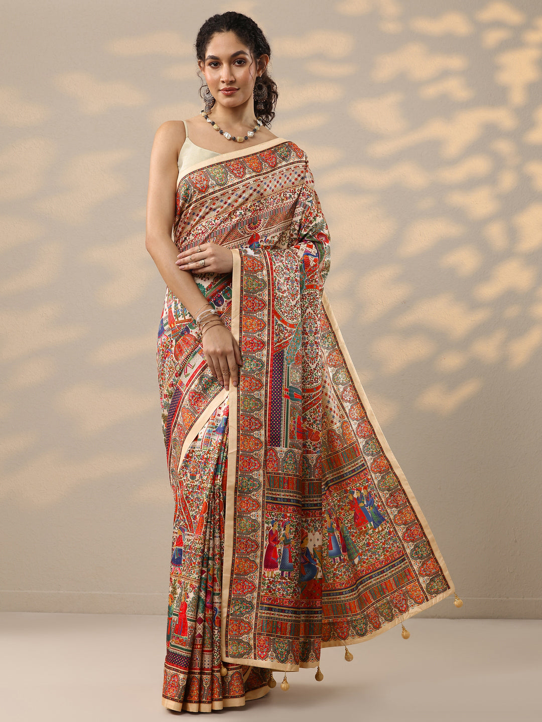 Beige Printed Silk Blend Saree With Unstitched Blouse Piece