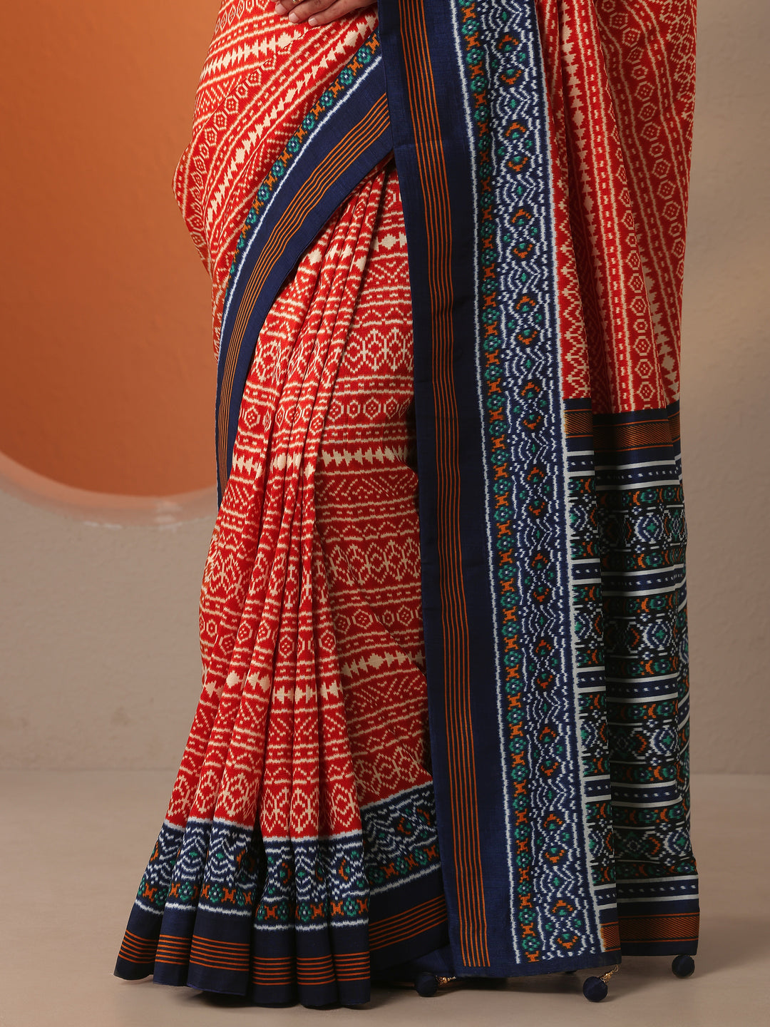 Orange Printed Silk Blend Saree With Unstitched Blouse Piece