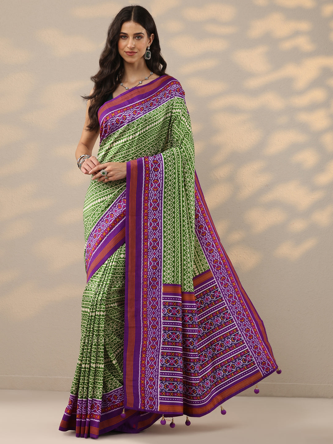 Green Printed Silk Blend Saree With Unstitched Blouse Piece