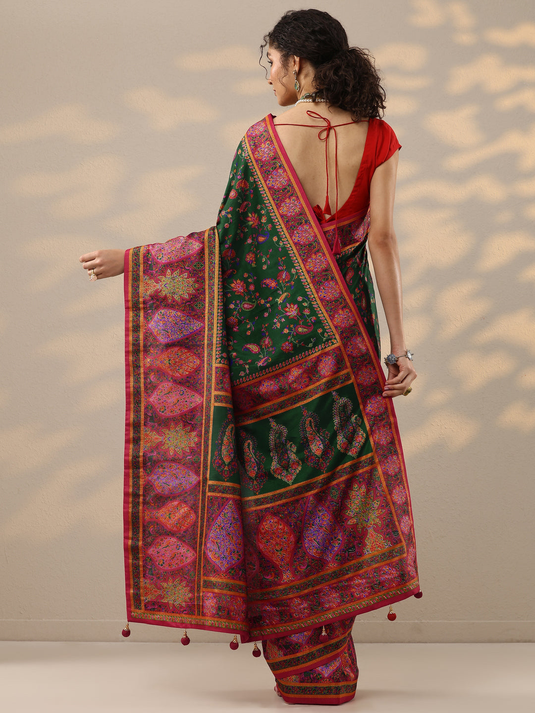 Green Printed Silk Blend Saree With Unstitched Blouse Piece