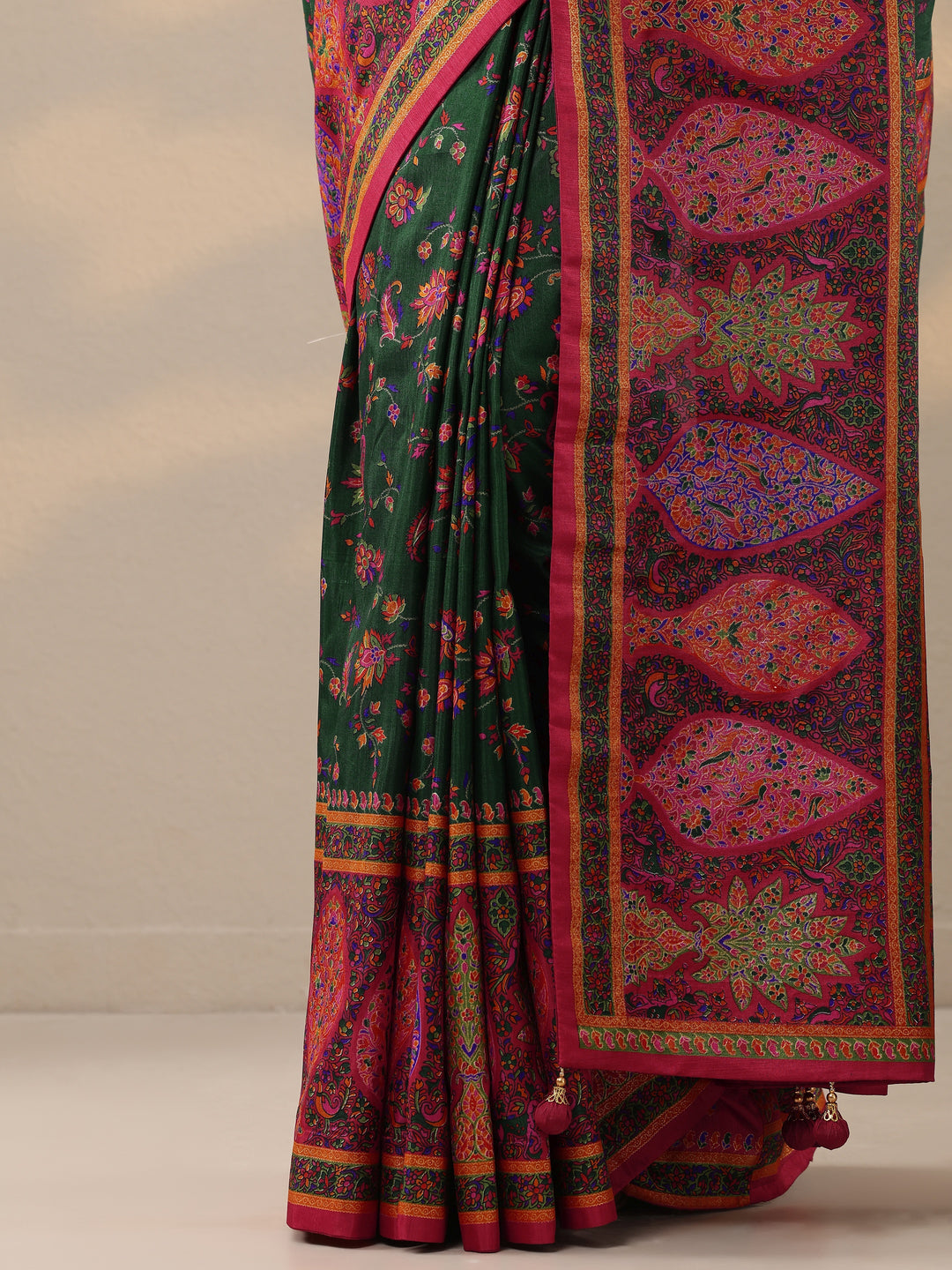 Green Printed Silk Blend Saree With Unstitched Blouse Piece