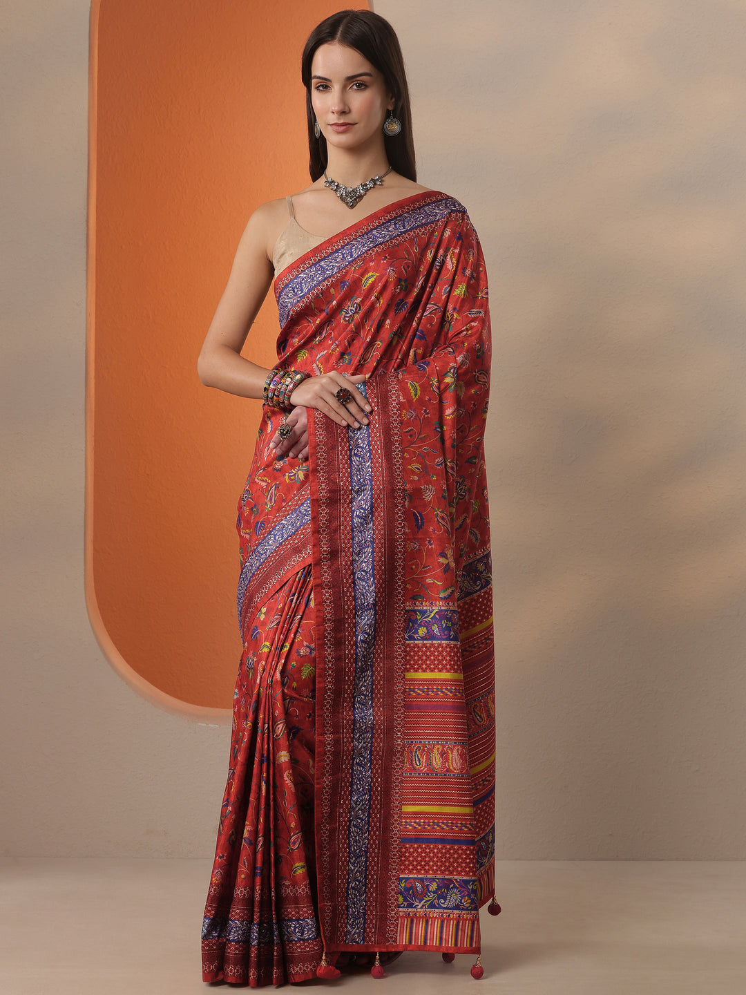 Red Printed Silk Blend Saree With Unstitched Blouse Piece