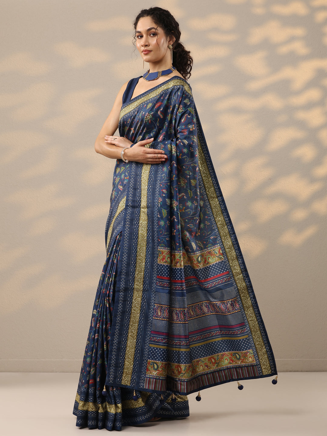 Navy Blue Printed Silk Blend Saree With Unstitched Blouse Piece