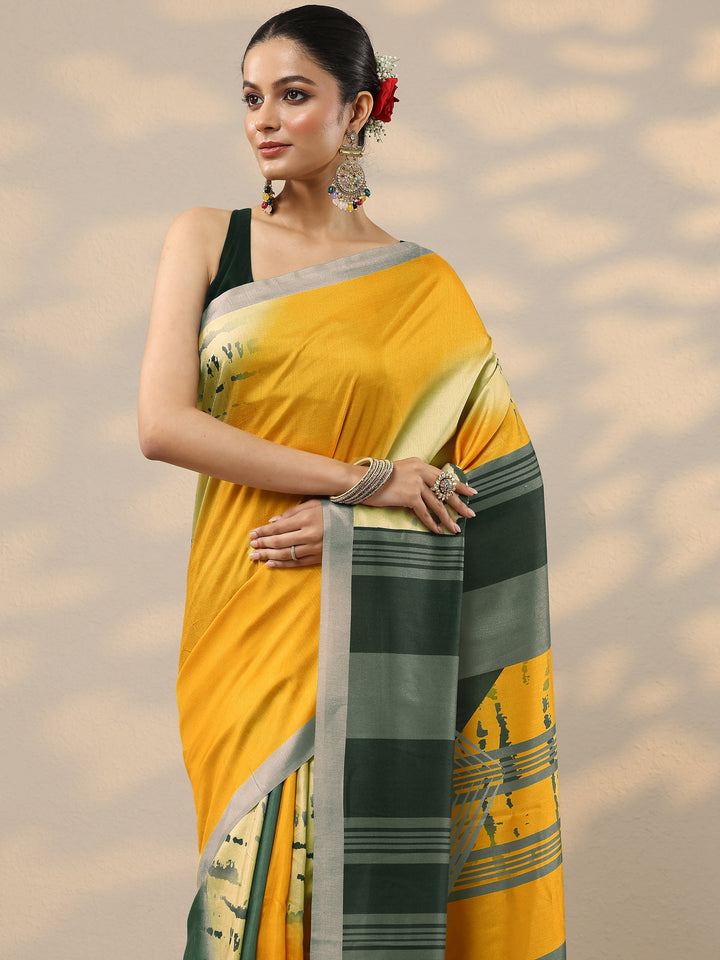 Mustard Printed Silk Blend Saree With Unstitched Blouse Piece