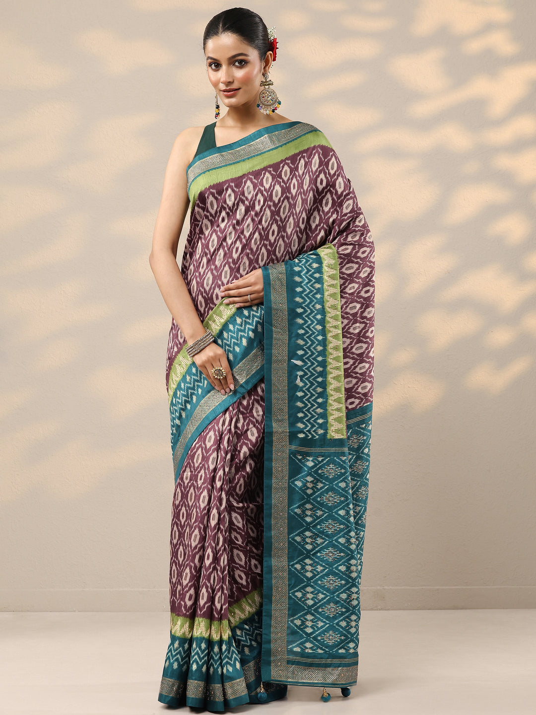 Magenta Printed Silk Blend Saree With Unstitched Blouse Piece