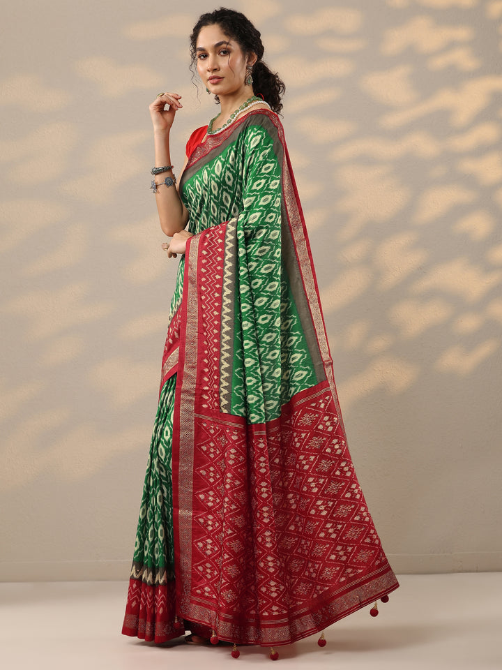 Green Printed Silk Blend Saree With Unstitched Blouse Piece