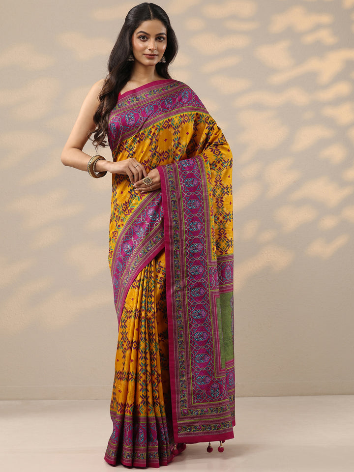 Mustard Printed Silk Blend Saree With Unstitched Blouse Piece