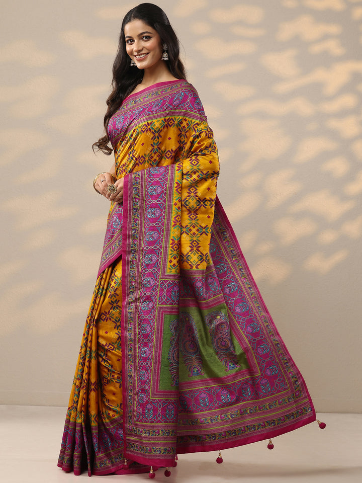 Mustard Printed Silk Blend Saree With Unstitched Blouse Piece