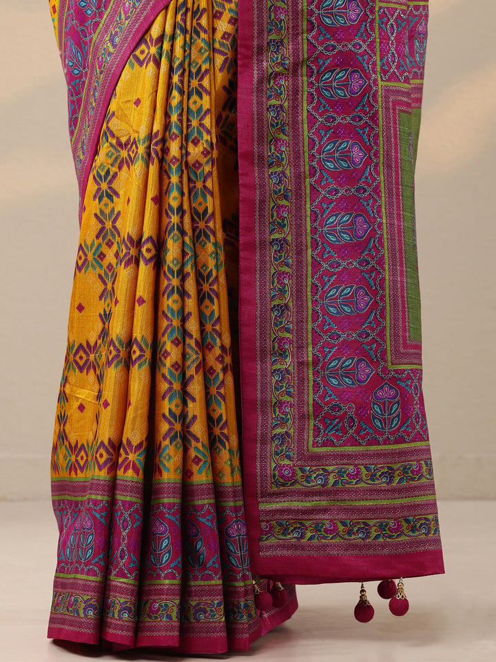 Mustard Printed Silk Blend Saree With Unstitched Blouse Piece