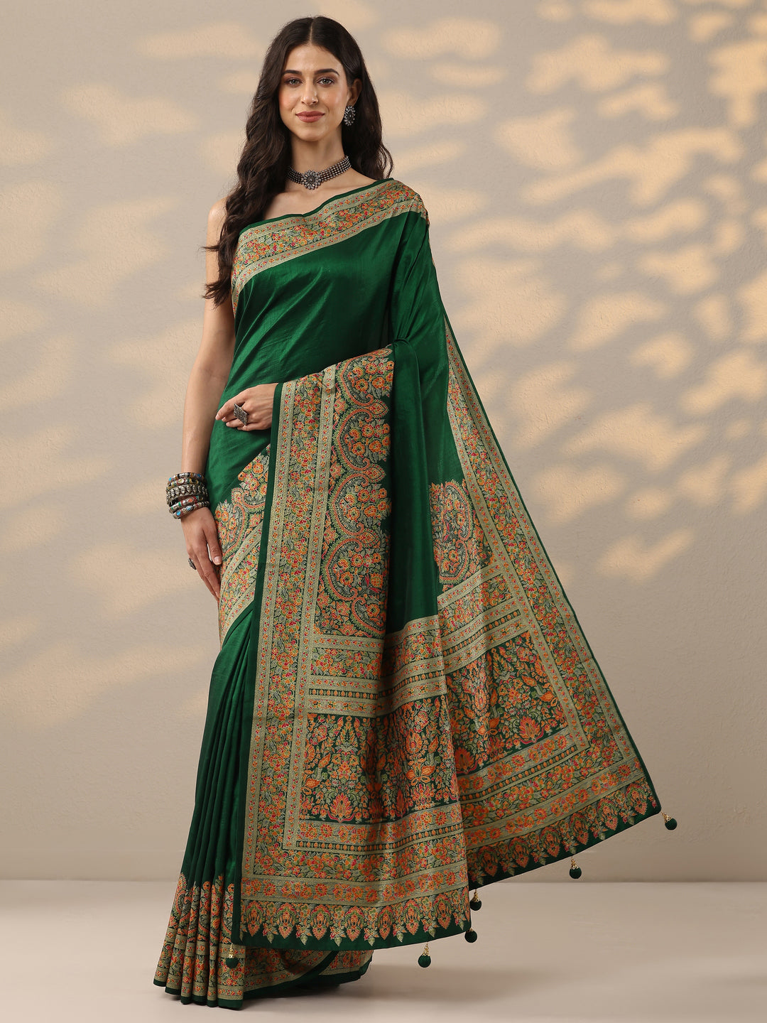 Green Solid Silk Blend Saree With Unstitched Blouse Piece