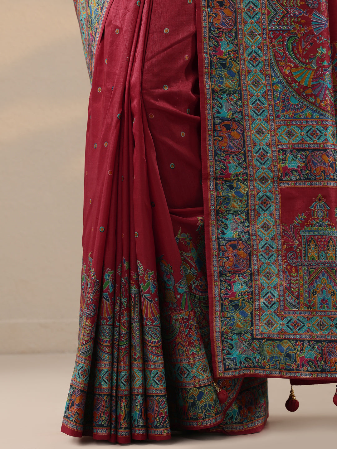 Red Embroidered Silk Blend Saree With Unstitched Blouse Piece
