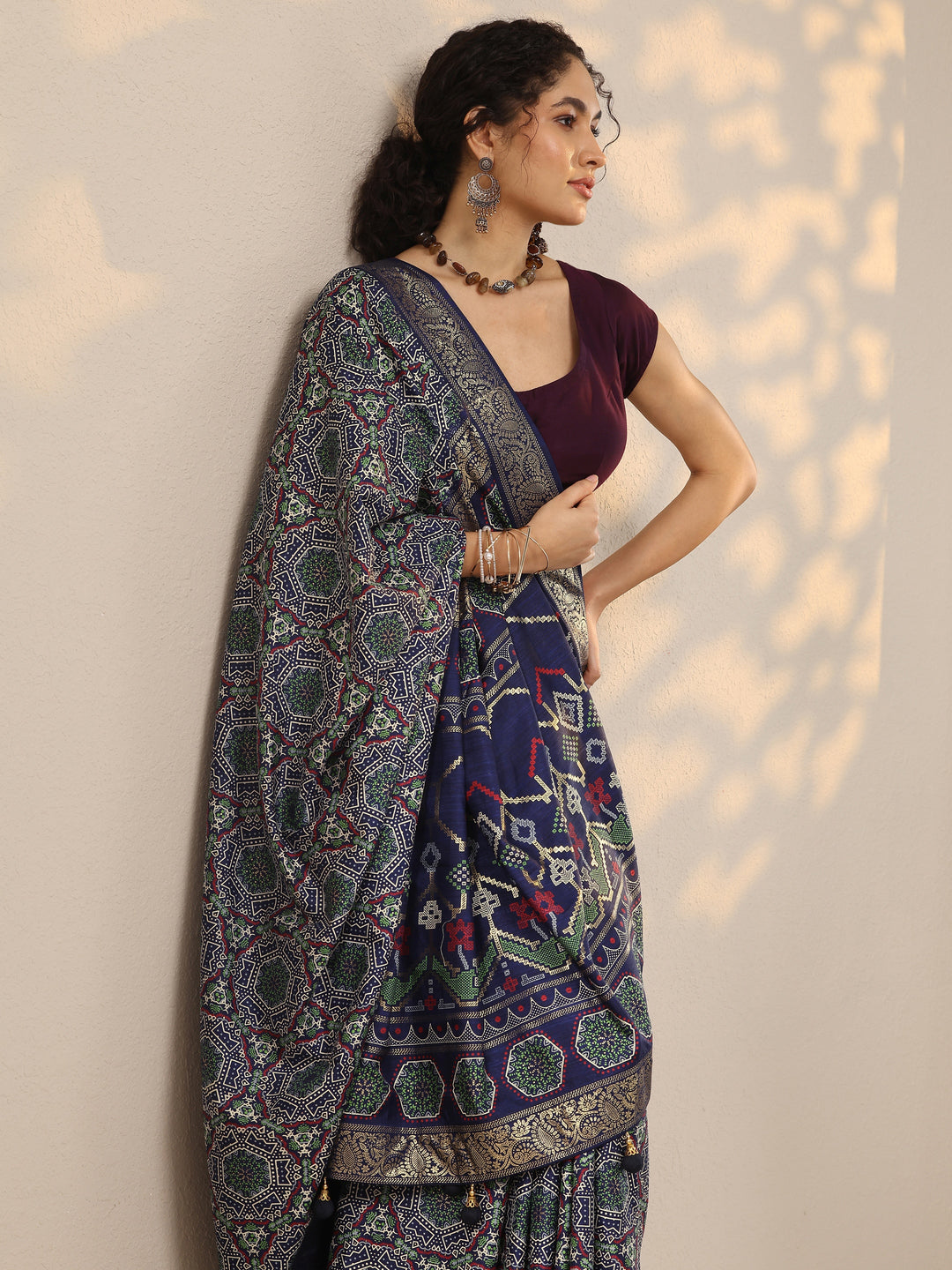 Navy Blue Woven Design Silk Blend Saree With Unstitched Blouse Piece