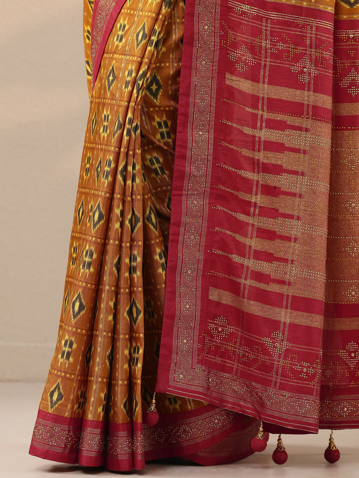 Mustard Printed Silk Blend Saree With Unstitched Blouse Piece