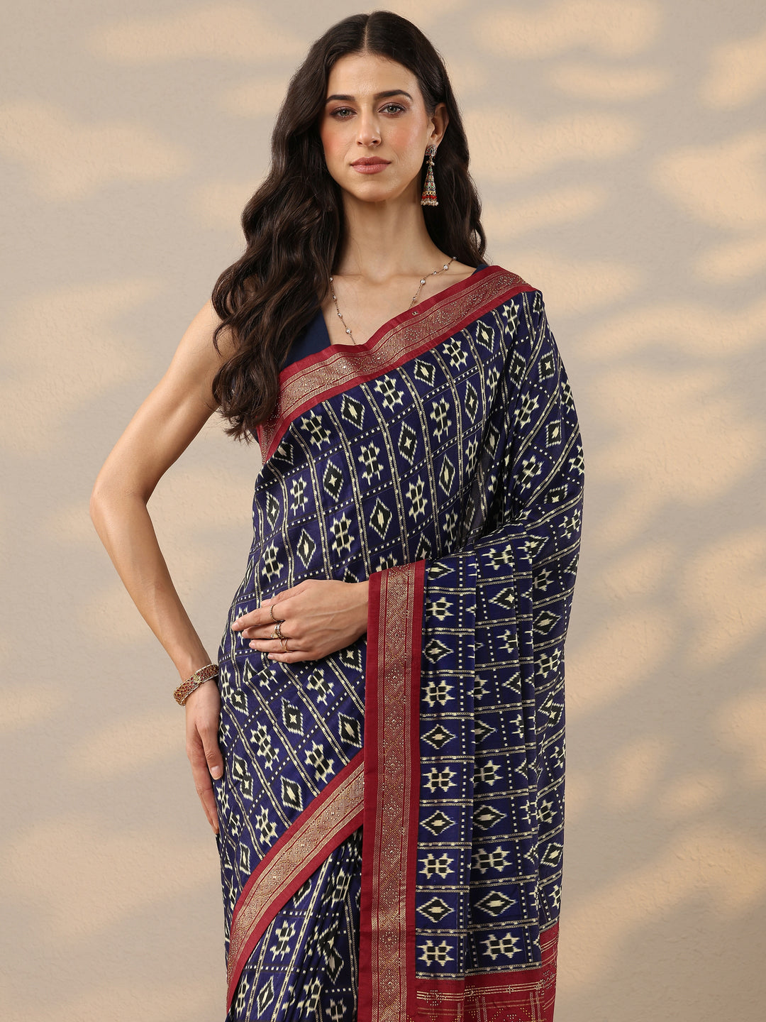 Navy Blue Printed Silk Blend Saree With Unstitched Blouse Piece