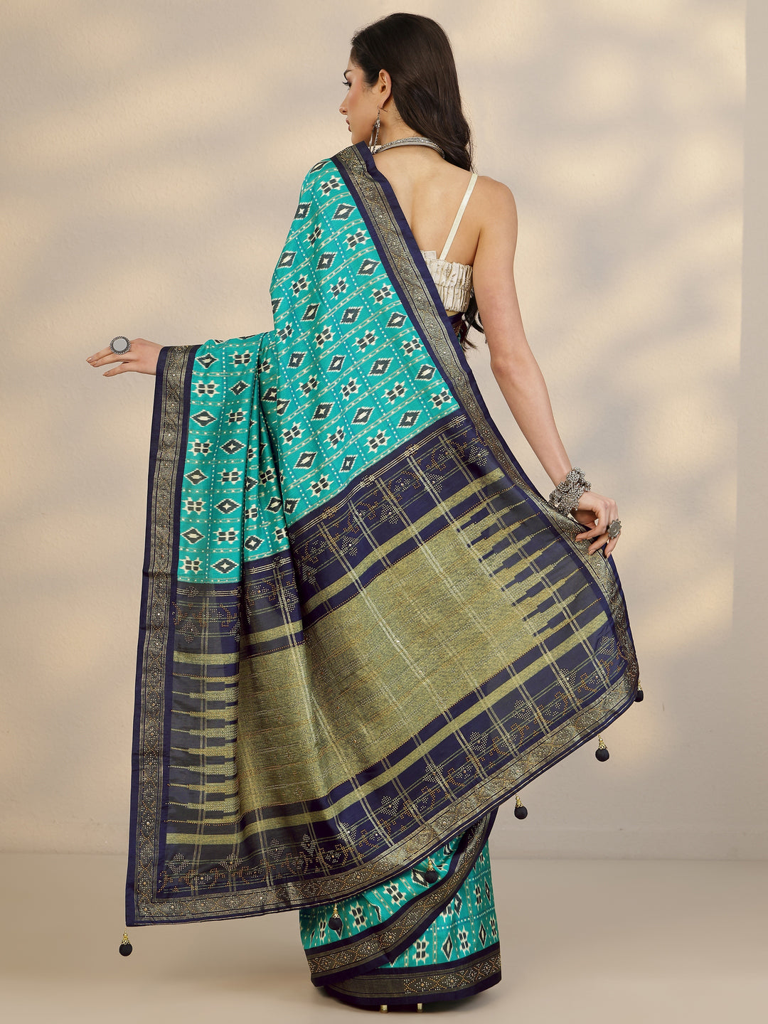 Green Printed Silk Blend Saree With Unstitched Blouse Piece