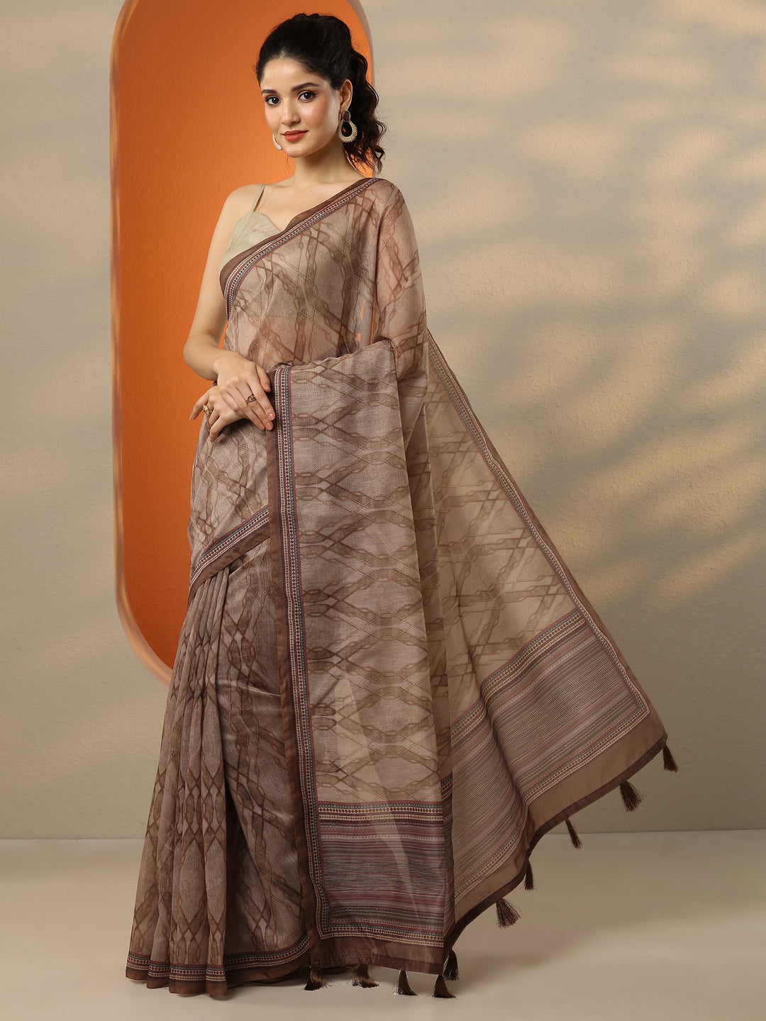 Brown Printed Silk Blend Saree With Unstitched Blouse Piece
