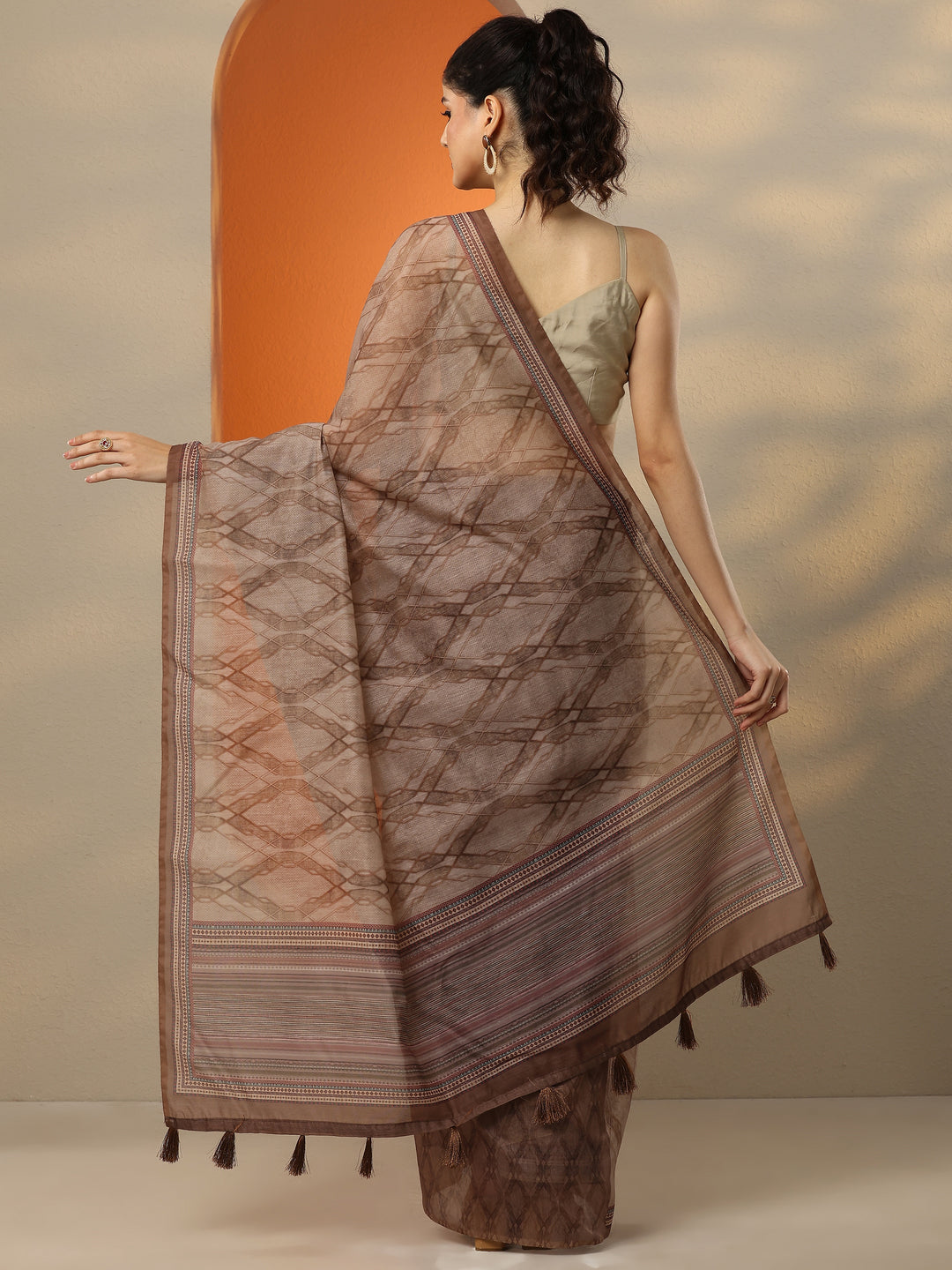 Brown Printed Silk Blend Saree With Unstitched Blouse Piece
