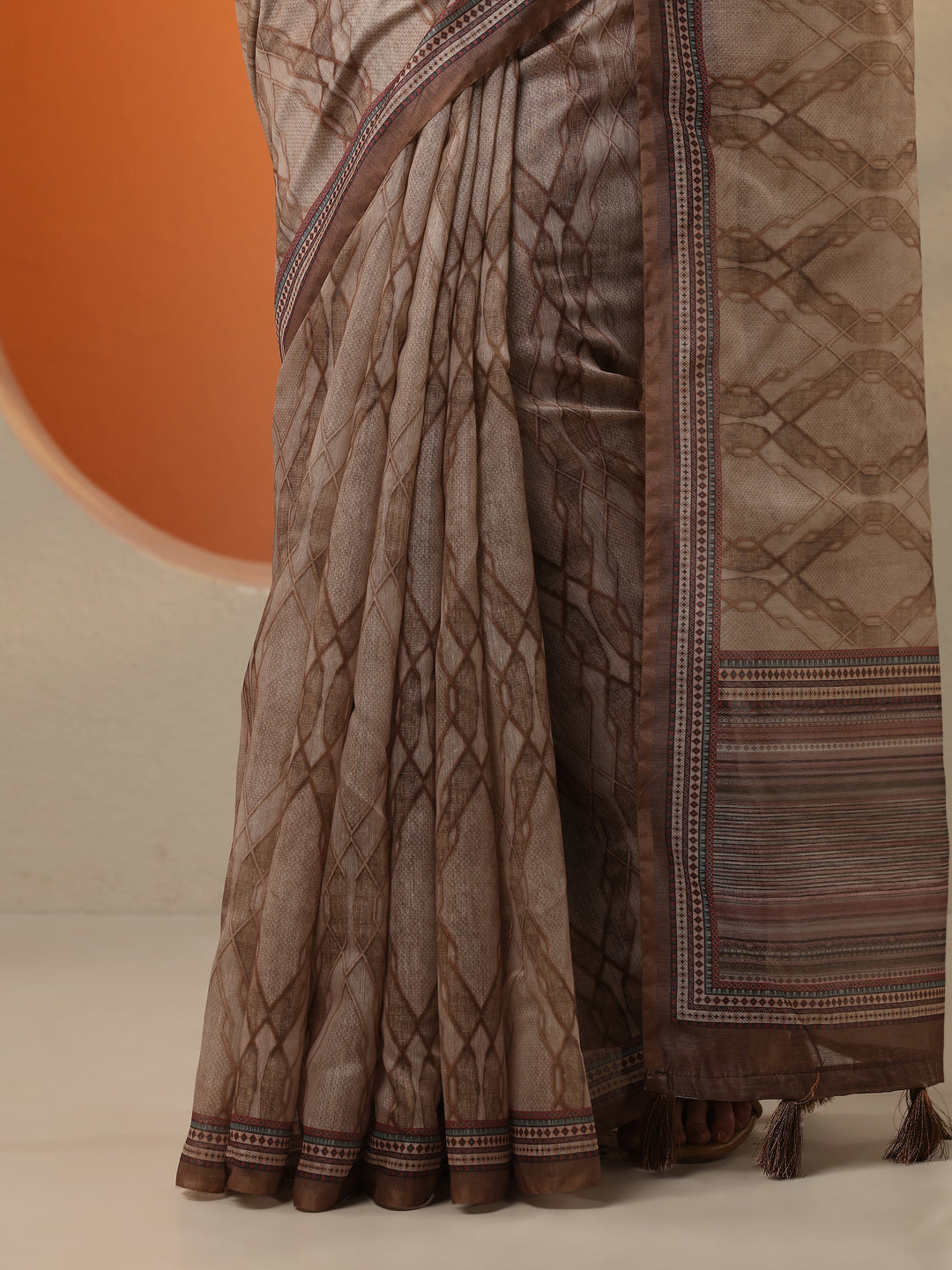 Brown Printed Silk Blend Saree With Unstitched Blouse Piece
