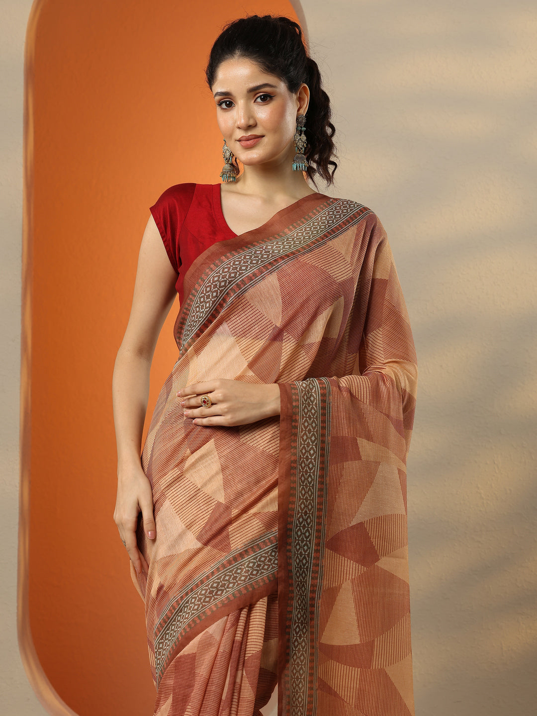 Brown Printed Silk Blend Saree With Unstitched Blouse Piece