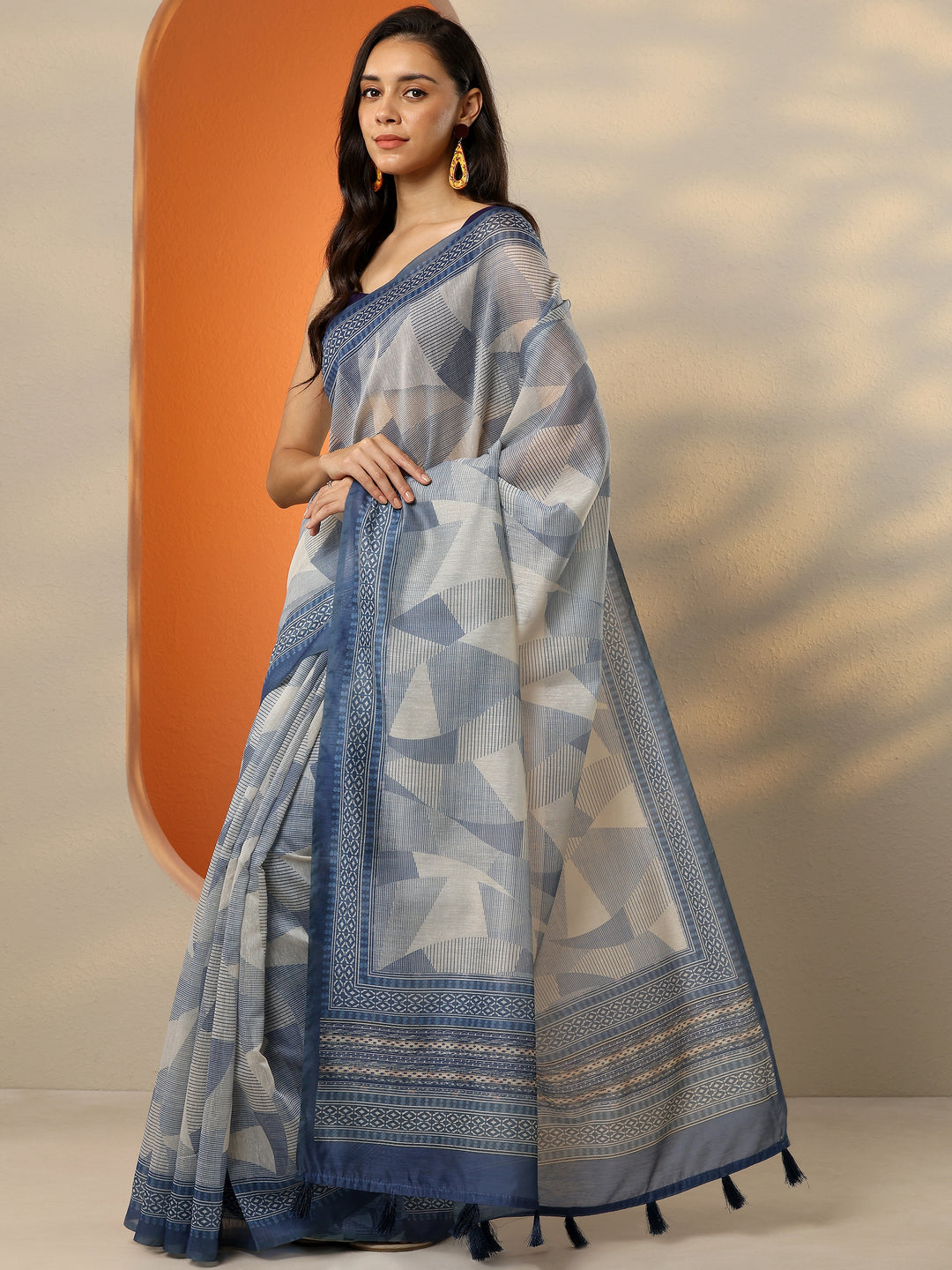 Blue Printed Silk Blend Saree With Unstitched Blouse Piece