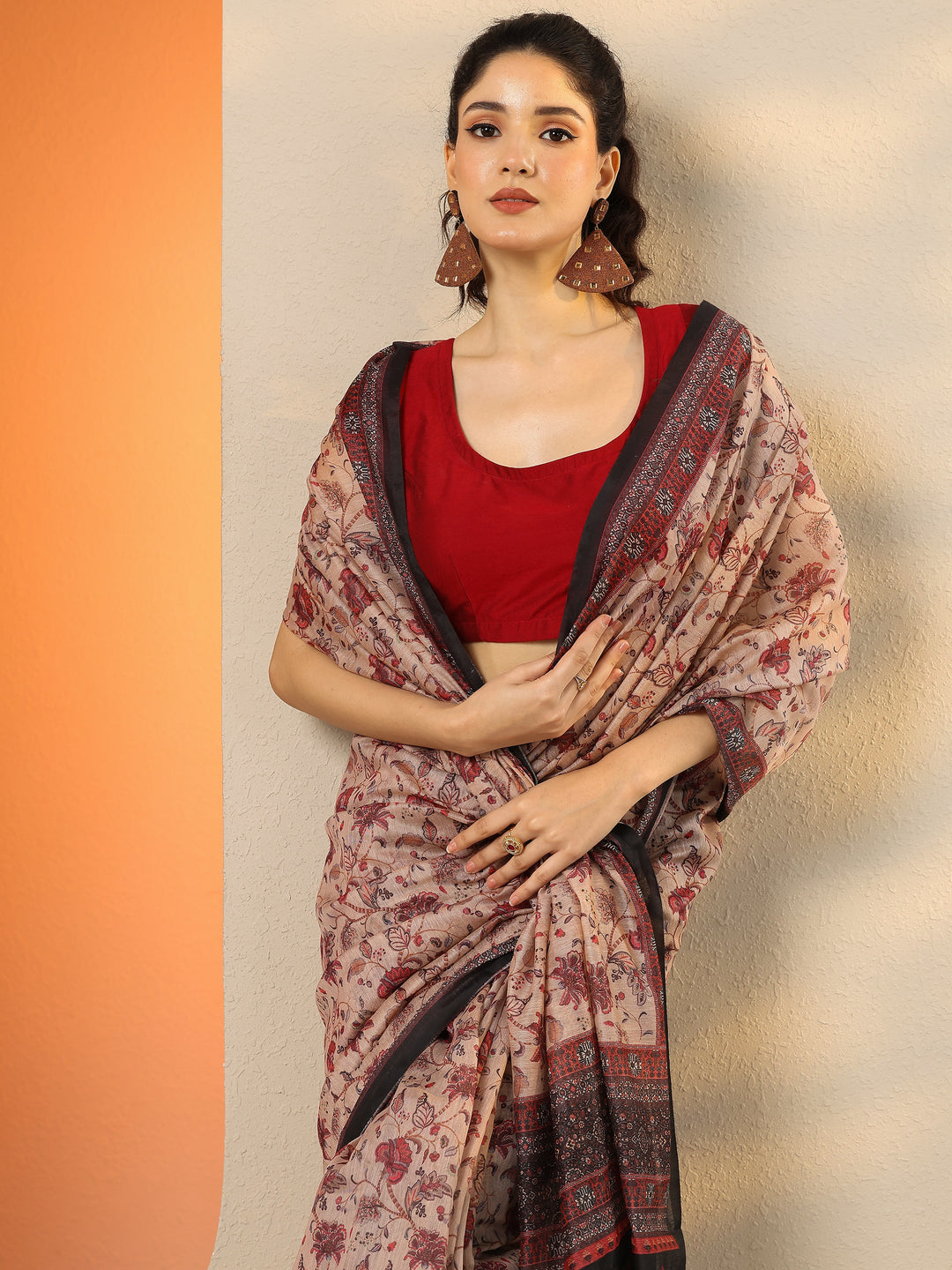 Beige Printed Silk Blend Saree With Unstitched Blouse Piece