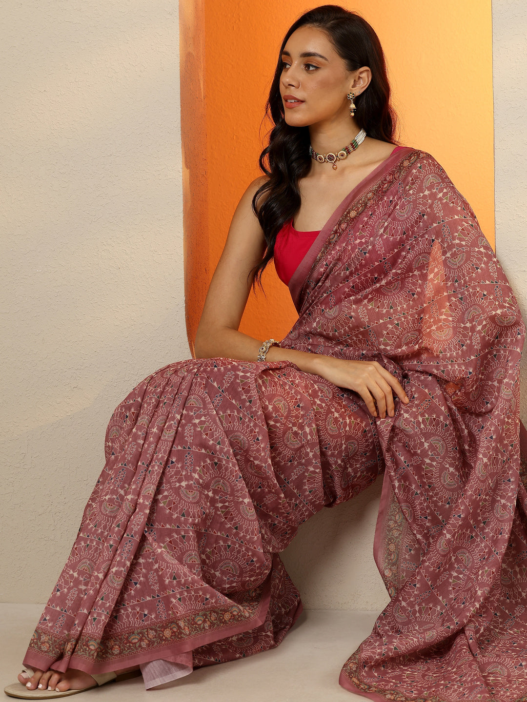 Brown Printed Silk Blend Saree With Unstitched Blouse Piece