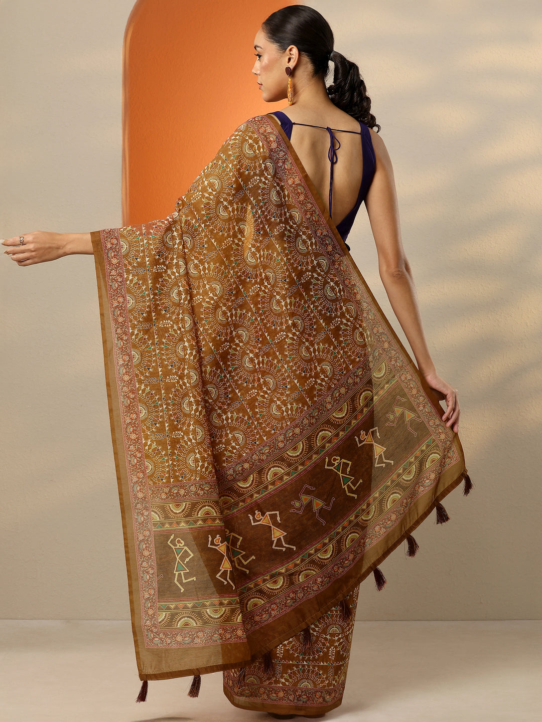 Brown Printed Silk Blend Saree With Unstitched Blouse Piece