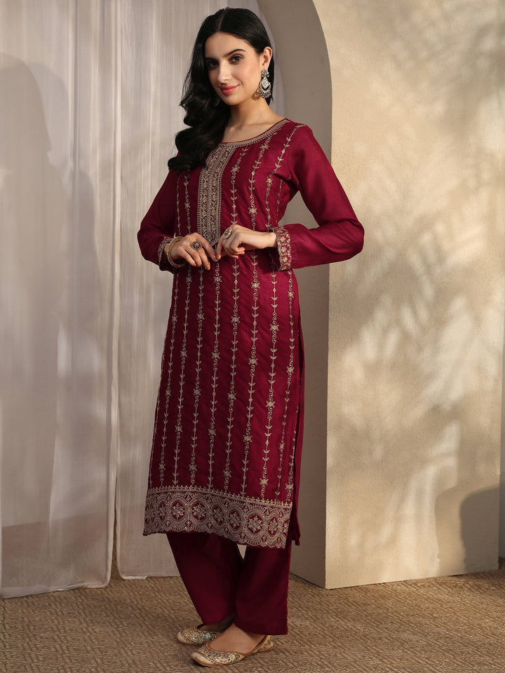 Red Embroidered Silk Blend Straight Suit Set With Dupatta