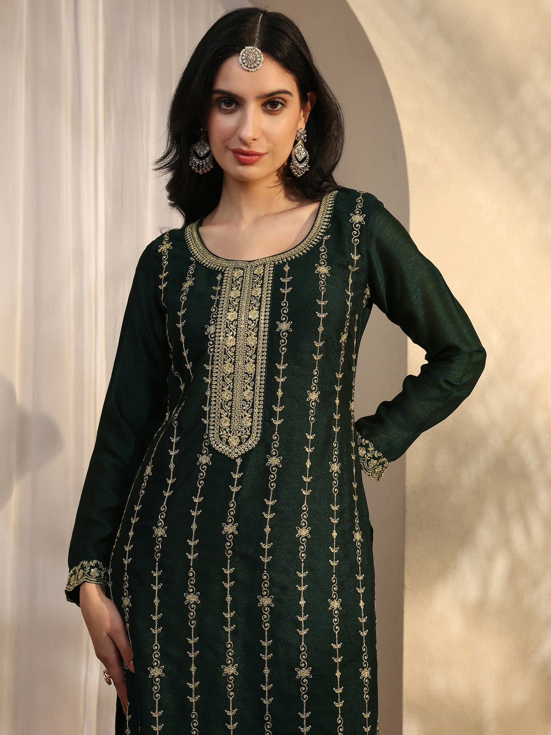 Green Embroidered Silk Blend Straight Suit Set With Dupatta