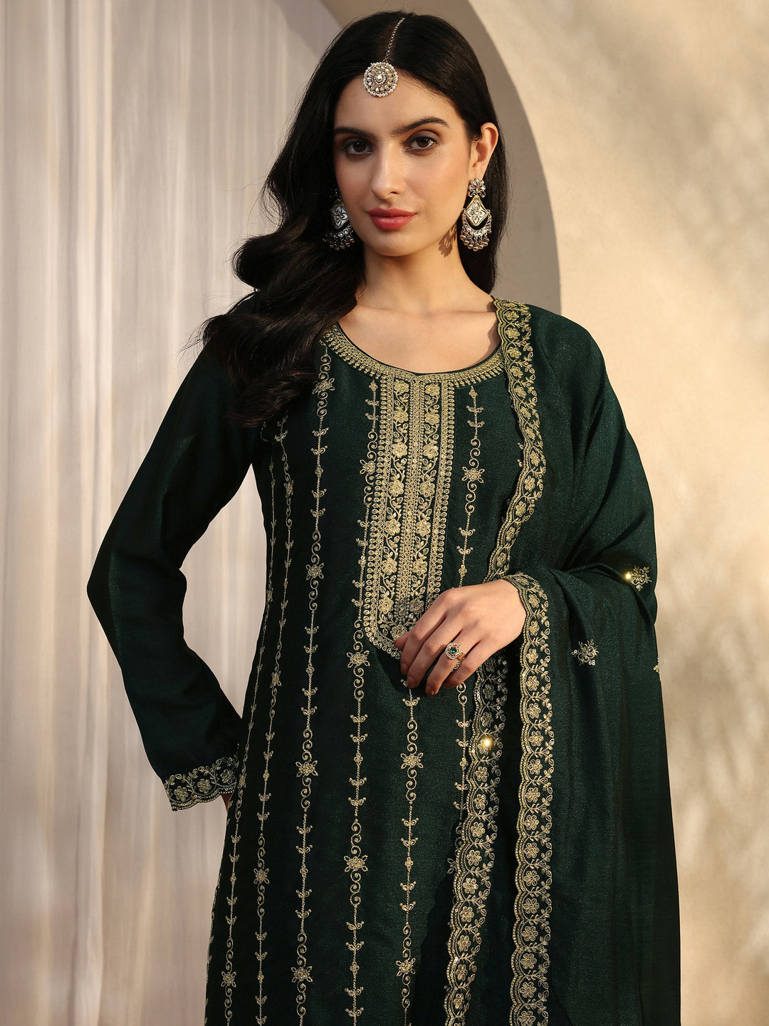 Green Embroidered Silk Blend Straight Suit Set With Dupatta