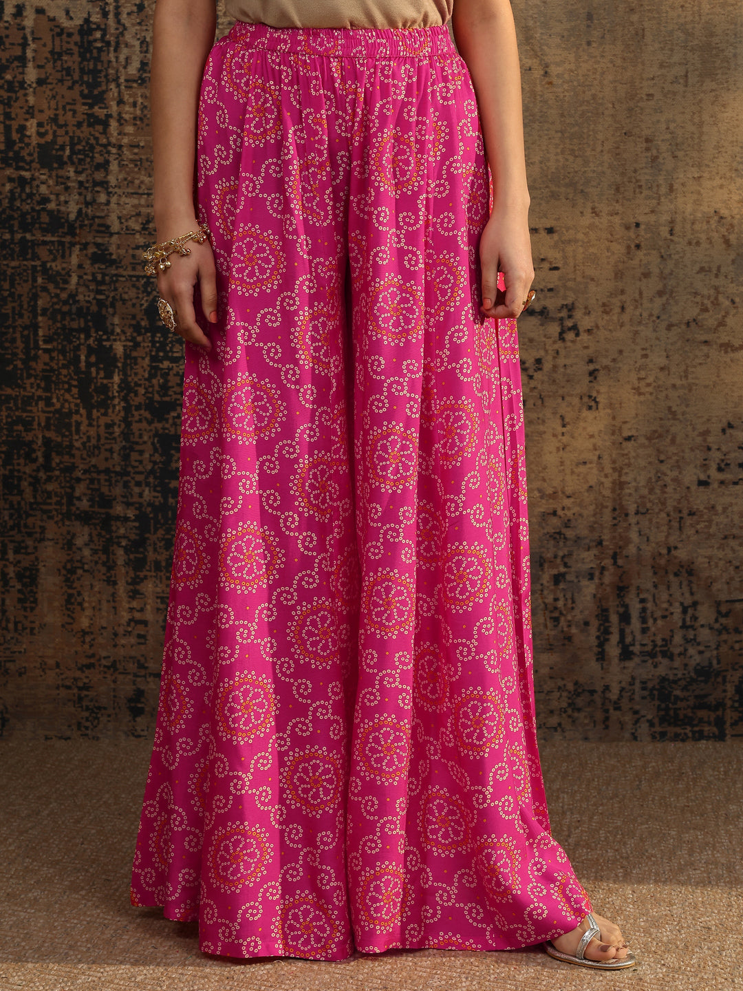 Pink Bandhani Printed Silk Blend Straight Suit Set With Dupatta