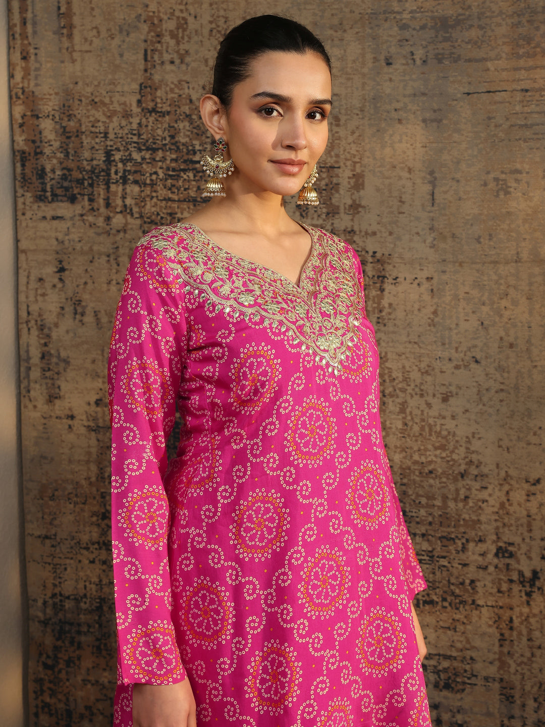 Pink Bandhani Printed Silk Blend Straight Suit Set With Dupatta