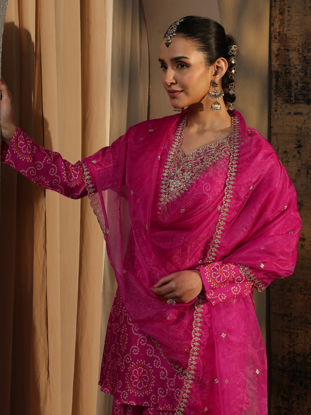 Pink Bandhani Printed Silk Blend Straight Suit Set With Dupatta