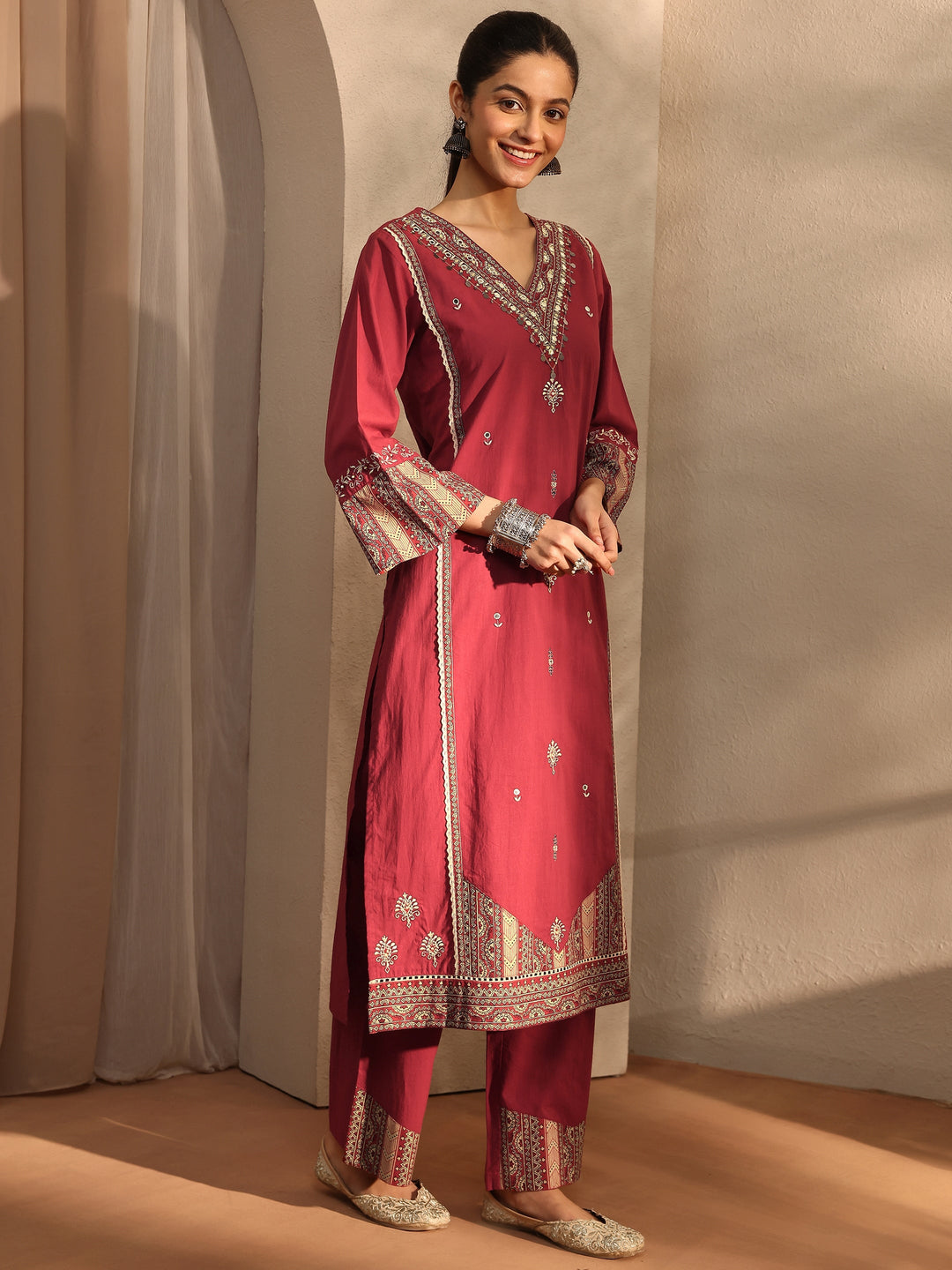 Red Ethnic Motifs Embroidered Cotton Blend Straight Kurta Set