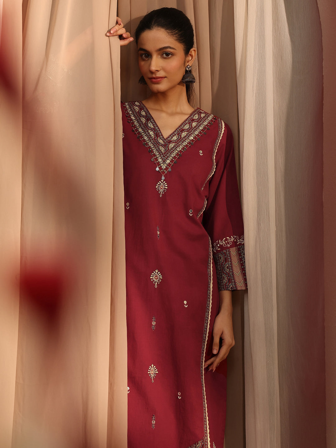 Red Ethnic Motifs Embroidered Cotton Blend Straight Kurta Set