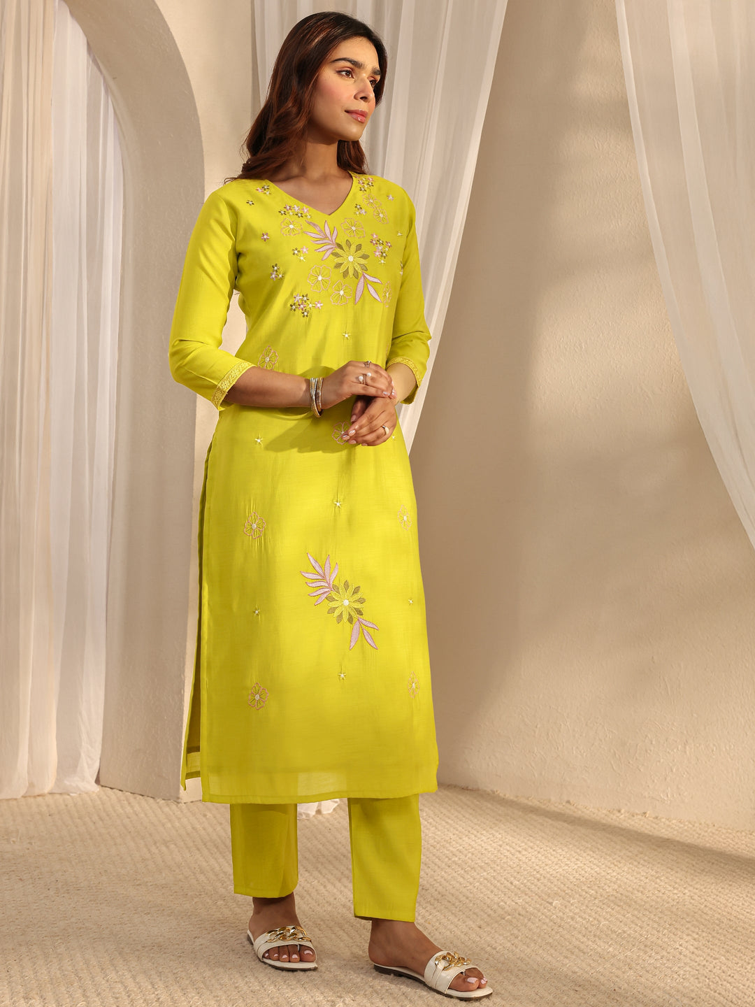 Green Floral Embroidered Silk Blend Straight Suit Set With Dupatta