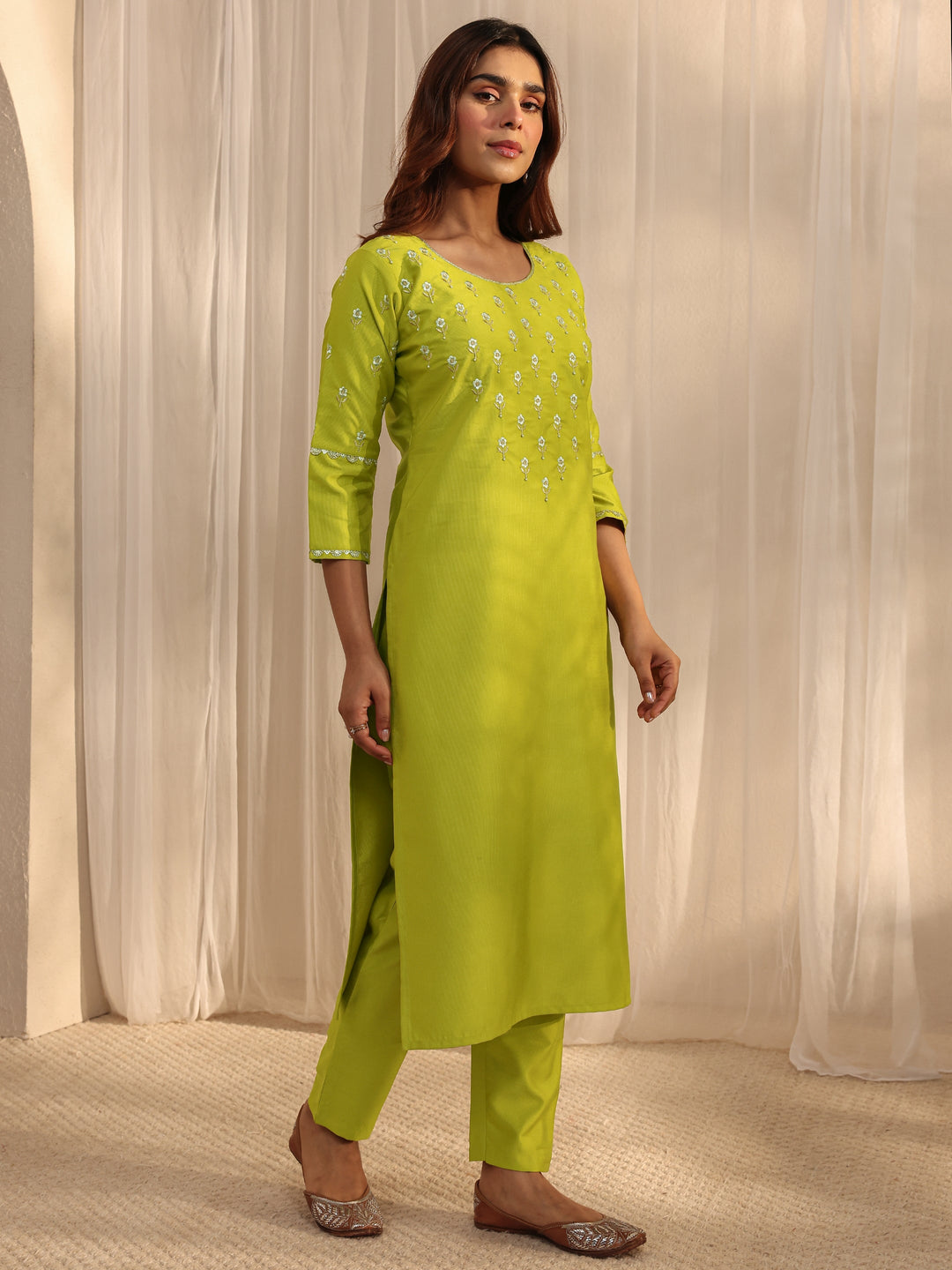 Green Floral Embroidered Silk Blend Straight Suit Set With Dupatta