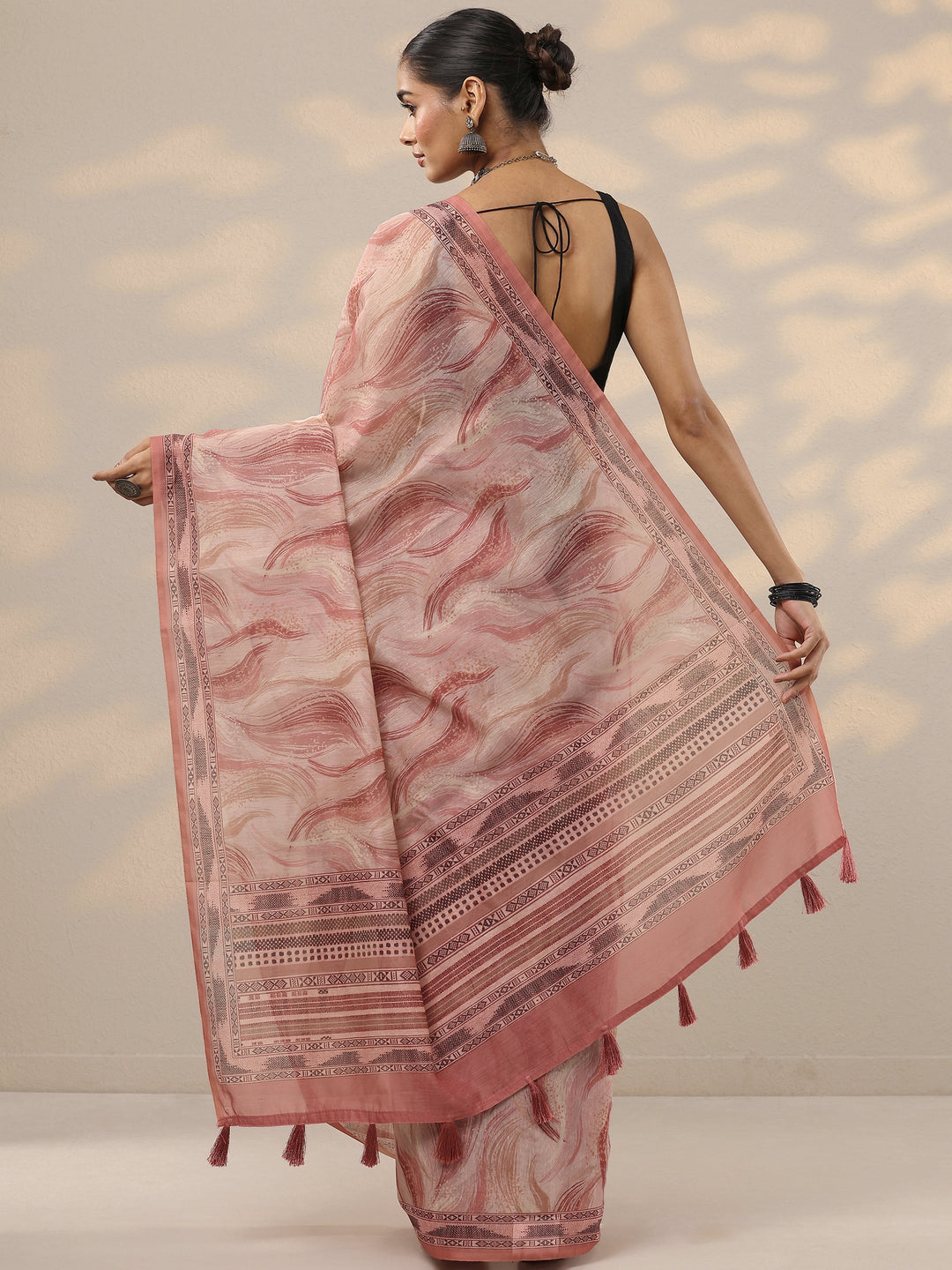 Peach Printed Silk Blend Saree With Unstitched Blouse Piece