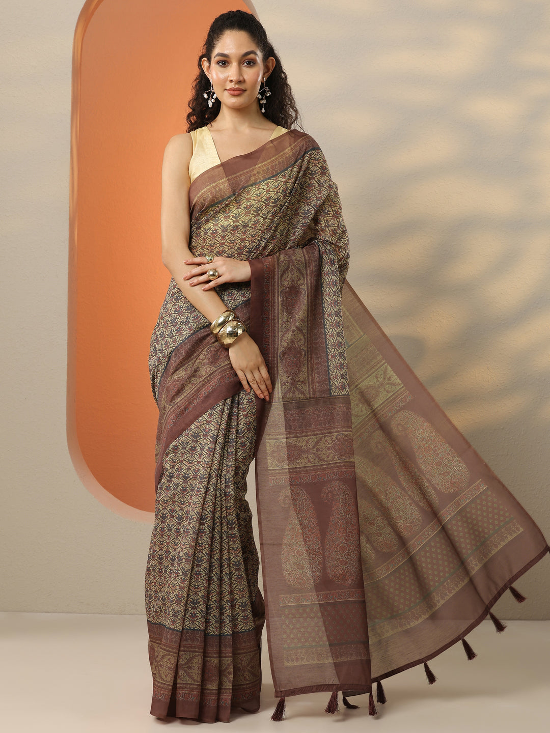 Brown Printed Silk Blend Saree With Unstitched Blouse Piece