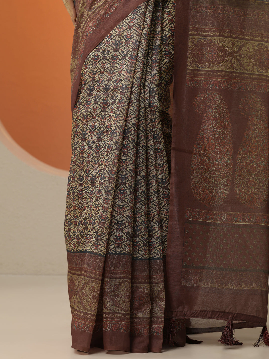 Brown Printed Silk Blend Saree With Unstitched Blouse Piece