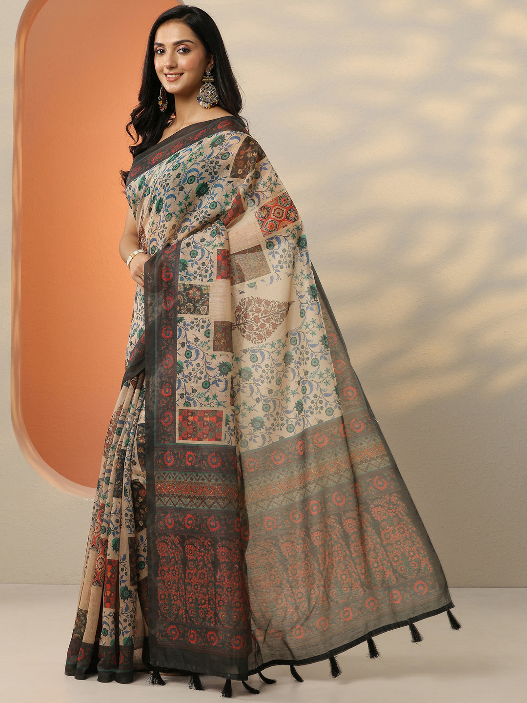Beige Printed Silk Blend Saree With Unstitched Blouse Piece