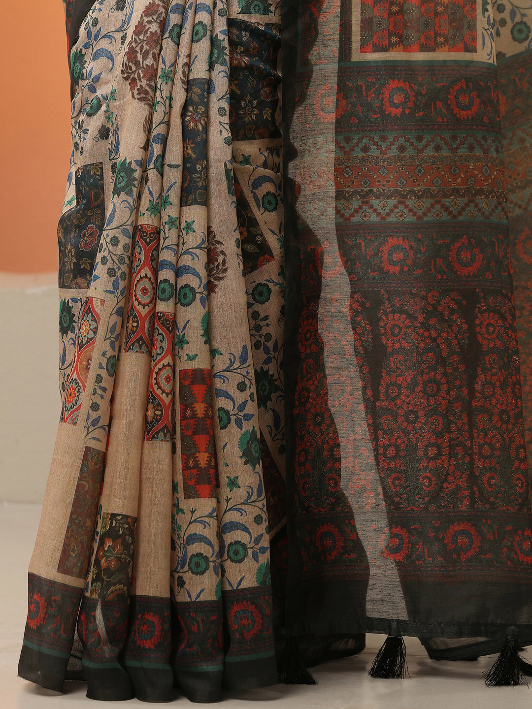 Beige Printed Silk Blend Saree With Unstitched Blouse Piece