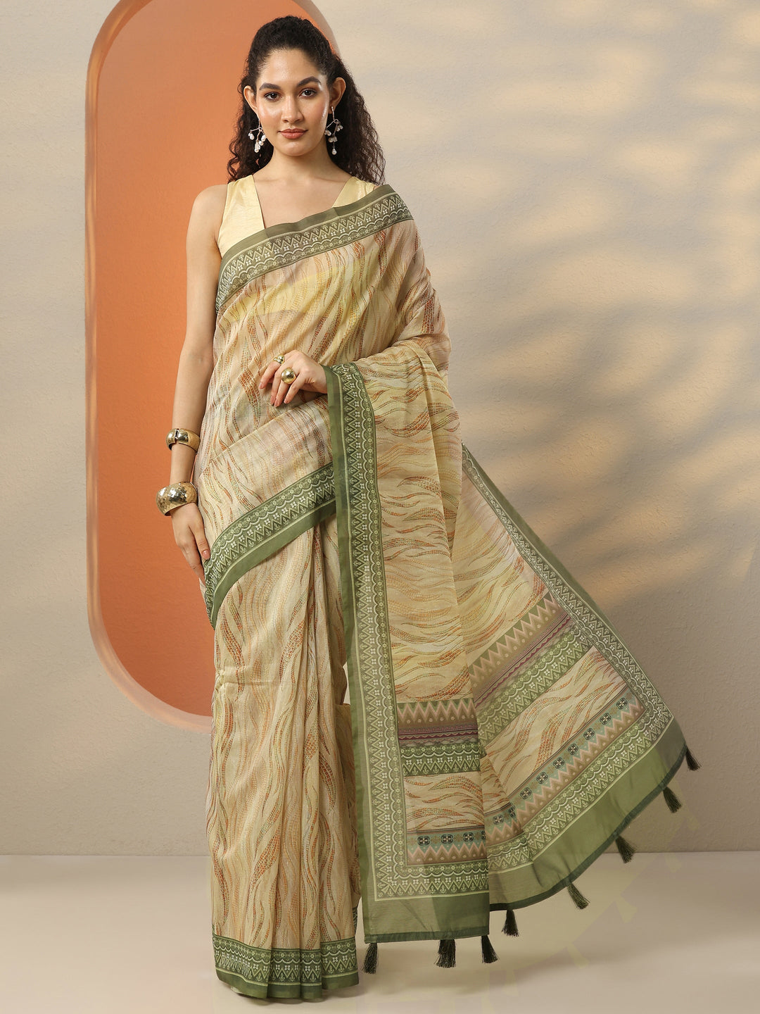 Beige Printed Silk Blend Saree With Unstitched Blouse Piece