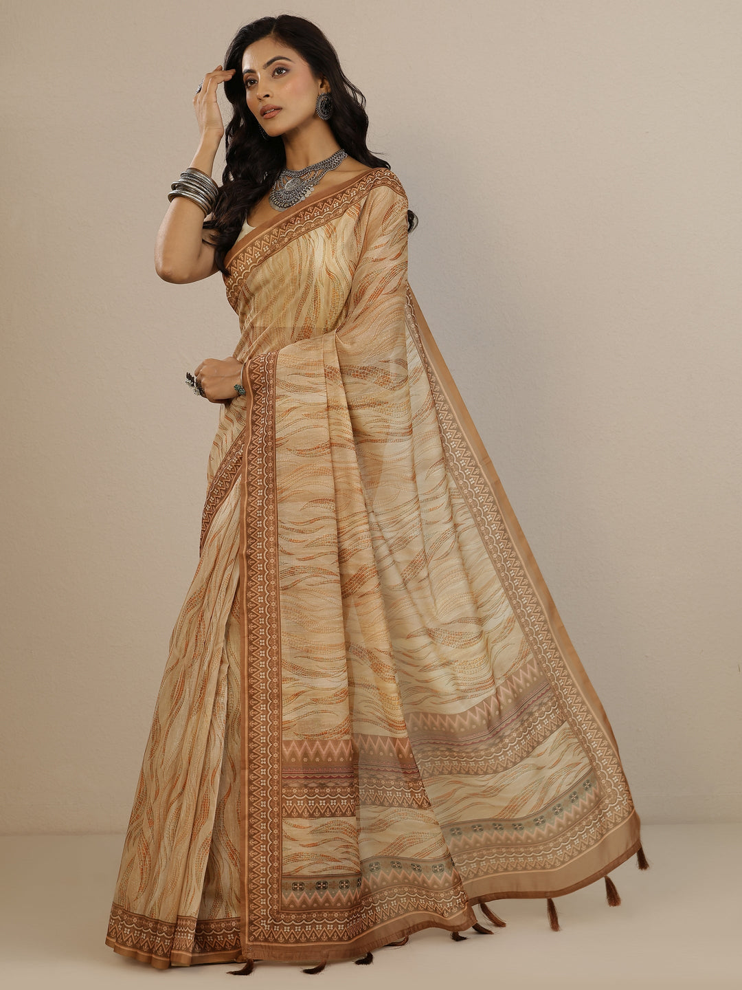 Orange Printed Silk Blend Saree With Unstitched Blouse Piece