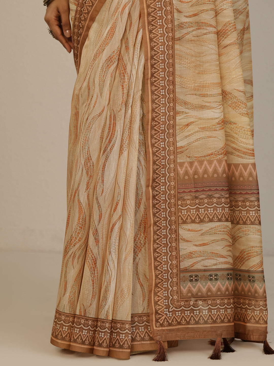 Orange Printed Silk Blend Saree With Unstitched Blouse Piece