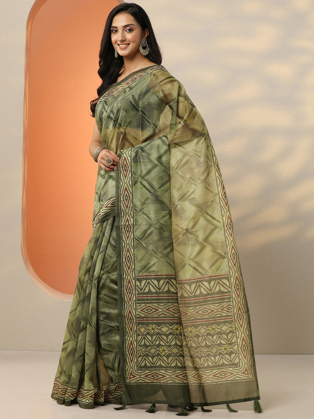 Green Printed Silk Blend Saree With Unstitched Blouse Piece